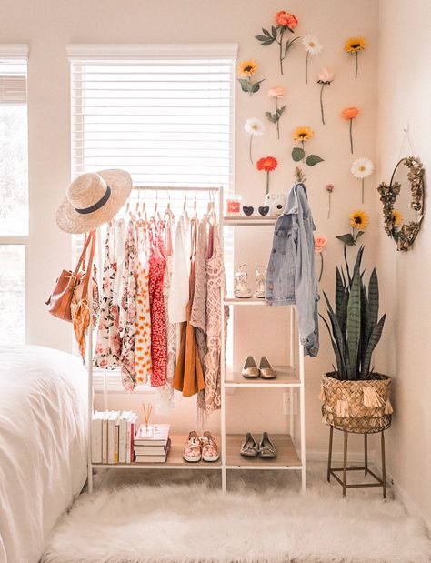 #colorfulclothes #clothingrack #closetorganization #closetgoals #closetdesign #bedroomdesign #bedroomdecor #bedroomideas #closetspace Cozy Dorm Room, College Dorm Room Decor, Dorm Room Designs, College Dorm Decorations, Room Deco, غرفة ملابس, College Dorm Rooms, Cool Ideas, Dorm Room Decor