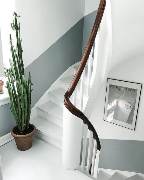 my scandinavian home: Two tone walls in the stairway of a Danish home Stairway Walls, Danish Home, Half Painted Walls, Danish House, Two Tone Walls, My Scandinavian Home, Hallway Colours, Tiny House Loft, Hallway Designs