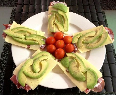 A light lunch: Cruskits with cream cheese and chives, prosciutto, Swiss cheese, avocado, cracked pepper and cherry tomatoes. Interesting Facts About Yourself, Cracked Pepper, Swiss Cheese, Light Lunch, Cherry Tomatoes, Cream Cheese, Avocado, Tacos, Cheese