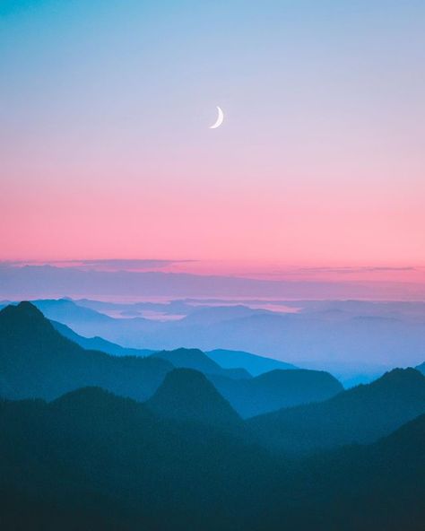 Moonscape by @christianschaffer Church Backgrounds, Camping Van, Mountain Pictures, Seascape Photography, Adventure Lifestyle, Crater Lake, North Cascades, Mountain Paintings, Lifestyle Travel