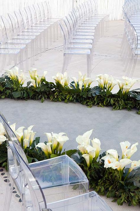 Calla Lily Wedding Decorations, Calla Lillies Centerpieces, Wedding Flower Arrangements Church, Calla Lillies Wedding, Colin Cowie, Calla Lily Wedding, Big Wedding Cakes, Wedding Isles, Bridal Theme