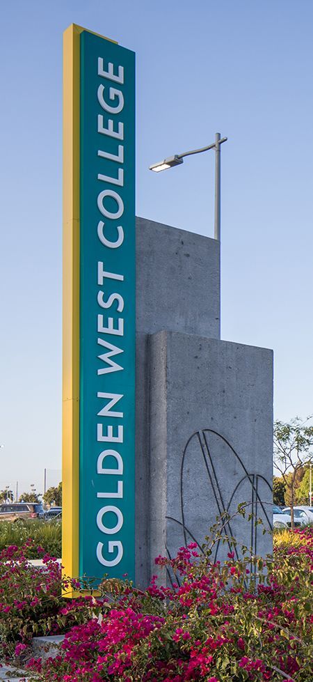 Golden West College, Campus Signage Master Plan | Hunt Design College Entrance Design, College Entrance Gate Design, Signage Design Outdoor Entrance, School Gate Design, Exterior Signage Entrance, Signage Design Outdoor, Vertical Signage, Monument Signage, School Signage