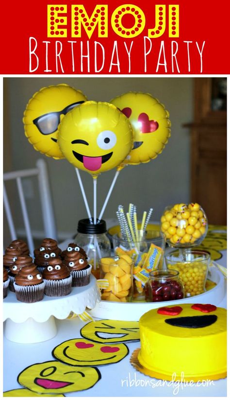 Emoji Party Decorations, Emoji Decorations, Clothespin Wreaths, Emoji Balloon, Emoji Cupcakes, Halloween Emoji, Emoji Birthday Party, Pool Party Decorations, Emoji Party