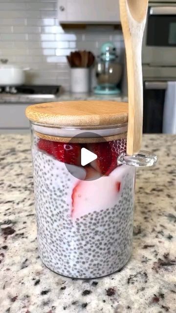 Healthy Food Recipes | Be Healthy on Instagram: "Chia Pudding Parfaits . . . Every day I show you different and delicious healthy recipes, without you suffering or going off your diet. What are you waiting for to like this video and follow for more?  I love making these chia pudding parfaits for an easy and delicious breakfast!  Chia Pudding Parfaits:  1 cup chia seed pudding ½ cup yogurt ½ cup fresh fruit  Chia Seed Pudding:  1 cup oat milk ¼ cup chia seeds ¼ cup vanilla yogurt  Made by @plantedinthekitchen  #easyrecipes #easymeals #recipesbite #quickrecipes #healthyfood #healthyrecipes #eatclean #healthyfoodrecipes #eathealthy #healthybody #healthylife #functionalfood #lowcarb #fitness #HealthyRecipe #HealthySkin #healthyfood #fit #food #foodlovers #lovefood #gym #gymrat #gymgirl #motiva Fruit Chia Seed Pudding, Chia Seed Pudding Parfait, Pudding Parfait, Smoothie Challenge, Fit Food, Functional Food, Chia Seed Pudding, Vanilla Yogurt, Yogurt Cups