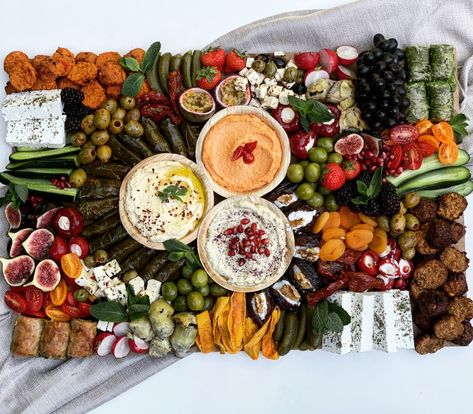 Middle Eastern Grazing Board, Middle Eastern Grazing Table, Middle Eastern Food Board, Middle Eastern Catering Presentation, Mezze Grazing Table, Persian Mezze Platter, Middle Eastern Platter, Mediterranean Grazing Table, Middle Eastern Mezze Platter