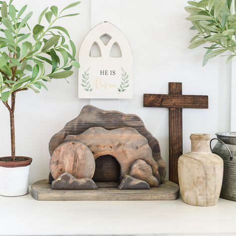 Ressurection Sunday Decor, Diy Religious Easter Decor, Lent Home Decor, Lds Easter Decor, Easter Jesus Decorations, Christian Easter Centerpiece Ideas, Diy Christian Decor Ideas, Easter Creche Diy, Home Easter Decor