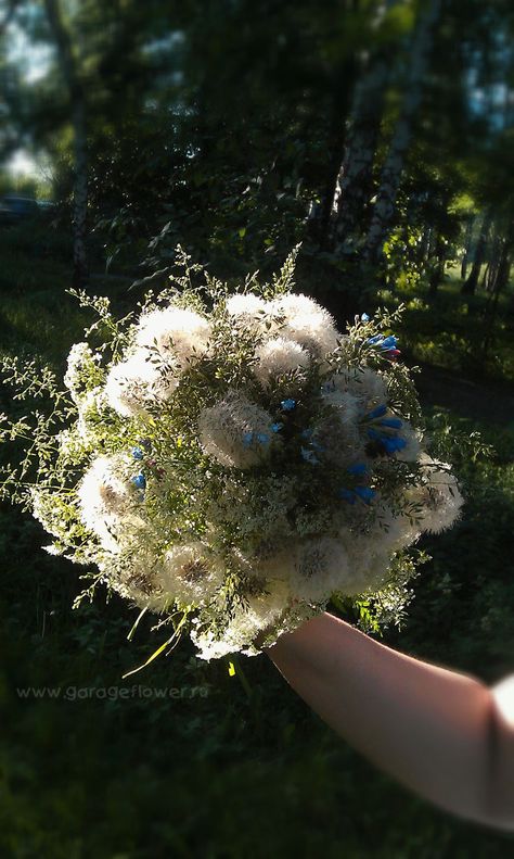 awesome. Almost makes we want to get married again.....almost. Dandelion Wedding Bouquet, Dandelion Wedding Theme, Dandelions Bouquet, Bouquet Of Dandelions, Dandelion Bouquet, Dandelion Wedding, Dandelion Fluff, Flowers For Algernon, Flower Boquet