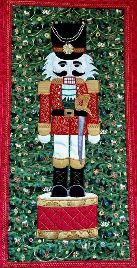 Nutcracker Quilt, Reindeer Quilt, Xmas Basket, Nutcracker Tree, Holiday Table Runners, Nutcracker Ideas, Patterns For Quilting, Row By Row Quilts, Nutcracker Christmas Tree