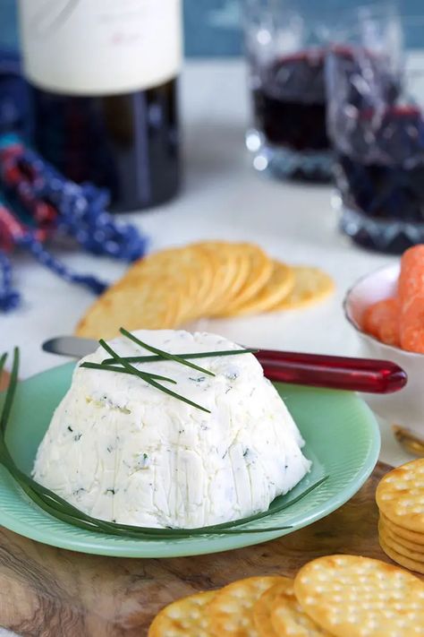 Homemade Boursin Cheese - The Suburban Soapbox Homemade Boursin Cheese Recipe, Boursin Cheese Recipe, Homemade Boursin Cheese, Homemade Boursin, Boursin Cheese Recipes, Cheesy Appetizer, Pimento Cheese Recipes, Diy Cheese, Boursin Cheese