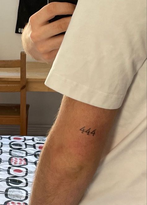 Y2k Tattoo, 444 Tattoo, 16 Tattoo, Tatuagem Masculina Pequena, Small Forearm Tattoos, Kartu Valentine, Petite Tattoos, Small Wrist Tattoos, Style Tattoo