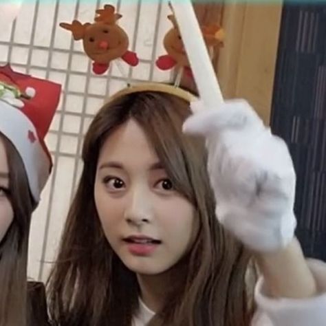 twice metadinha 1/2 Tzuyu Christmas, Kpop Christmas, Icons Christmas, Low Quality Icons, Tzuyu Icon, Chou Tzuyu, Holiday Icon, S Icon, Tzuyu Twice