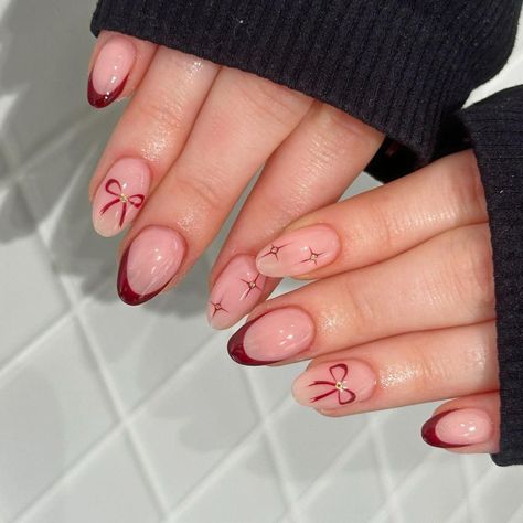 Nails Acrylic Basic Design, Burgundy Short Nail Designs, Simple December Nail Designs, Simple Burgundy Nails, Maroon Nails Short, Short Maroon Nails, December Nail Ideas Acrylic, Burgundy Short Nails, Simple Nail Designs For Beginners