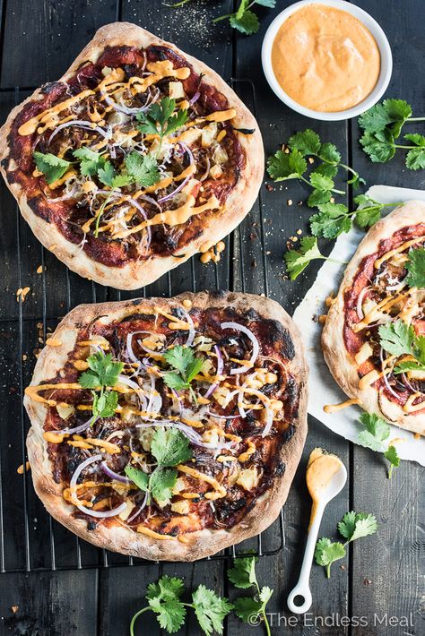 Gochujang Pulled Pork Korean Pizza Pineapple Recipes Dinner, Korean Pizza, Fusion Cooking, Ham And Pineapple Pizza, Korean Meals, Ham And Pineapple, Asain Food, Gochujang Recipe, Pizza Lasagna