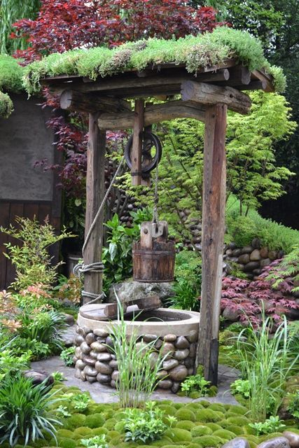 Rustic Wishing Well, Diy Stone Wishing Well, Vertical Flower Garden, Wishing Well Garden, Wishing Wells, The Secret Garden, Garden Yard Ideas, Garden Fountains, Chelsea Flower