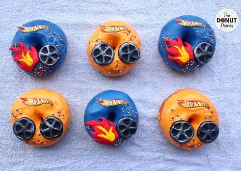 Hot Wheels Donut, Donut Birthday Cake, Donut Decorating Ideas, Hot Wheels Party, Hot Wheels Birthday, Mini Tortillas, Homemade Donuts, Car Themes, Mini Donuts