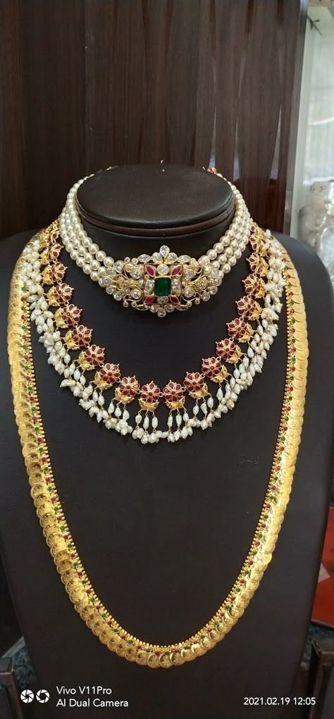 Abharana Jewellery Designs, Jewellery South Indian, Heavy Necklace, Indian Choker Necklace, Indian Choker, Temple Jewelry Necklace, Long Haram, Bridal Jewelery, Choker Necklace Designs