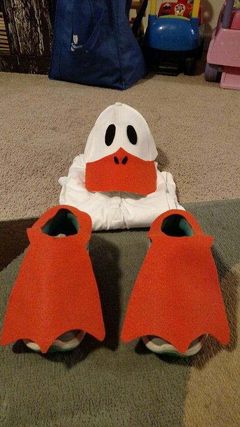 Duck Feet Costume Diy, Diy Duck Feet Costume, Duck Mask Diy, Homemade Duck Costume, Daffy Duck Costume Diy, Silly Goose Costume, Duck Duck Goose Costume, Diy Goose Costume, Goose Costume Diy