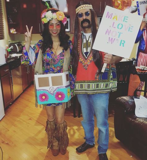 Hippies couples costume Homemade Hippy Costume, Homemade Hippie Costume Diy, 70s Halloween Costume Couples, Hippie Couple Costume, Easy Hippie Costume, Hippie Outfits 70s Costume, Diy Hippie Costume For Women, Ball Costume Diy, Womens Hippie Costume