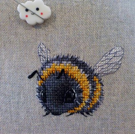 Bumble b - Album on Imgur Cross Stitch Bee, Bee Embroidery, 강아지 그림, 카드 디자인, Paper Embroidery, Cross Stitch Animals, Stitching Art, Yellow And Black, A Cross