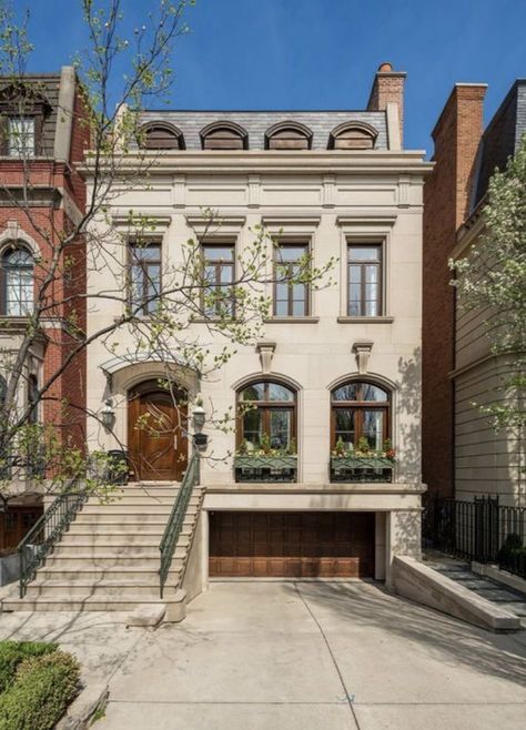 New York Brownstone, Townhouse Exterior, Townhouse Designs, New York Homes, Dream House Exterior, City House, House Architecture Design, Story House, Facade House