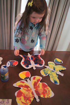 "Making Montessori Ours": Colour Mixing Activities, Colour Learning Package Including Colour Bugs, Butterflies & Colour Wheels Colour Mixing Eyfs, Colour Mixing Activities, Elements Of Art Color, Colour Wheels, Butterflies Activities, Art Plan, Montessori Art, Preschool Planning, Colour Mixing