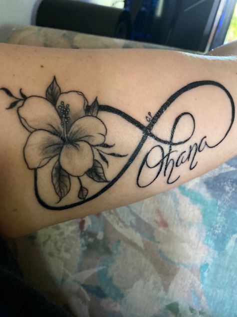 Ohana Arm Tattoo Ideas, Ohana Infinity Tattoo Ideas, Ohana Infinity Tattoo, Ohana Hibiscus Tattoo, Ohana Tattoo Ideas For Women, Ohana Tattoo With Flower, Ohana Tattoo Ideas Families, Hibiscus Tattoo Ideas, Ohana Tattoos