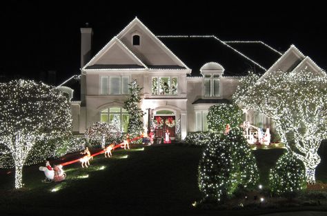 Outdoor Christmas Lights http://www.christmaslightsetc.com/outdoor-christmas-lights--843.htm Roof Christmas Lights, Exterior Christmas Lights, Christmas Lights Outside, Lights Decorations, White Christmas Lights, Christmas Light Installation, Hanging Christmas Lights, Christmas House Lights, Christmas Light Displays