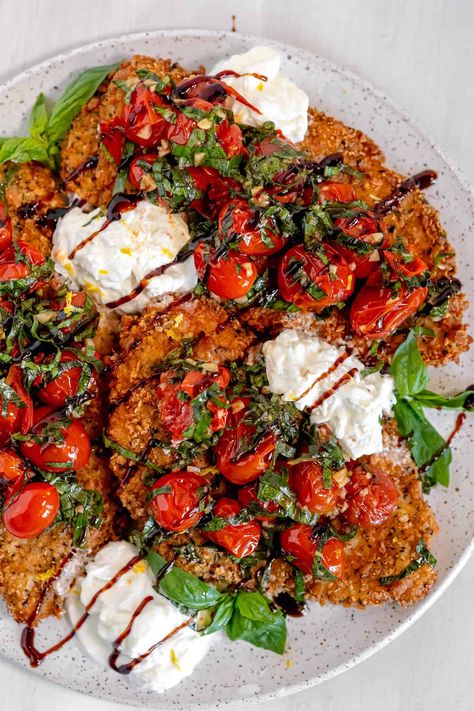 Chicken Caprese Recipe, Caprese Recipe, Chicken Caprese, Caprese Recipes, Italian Breadcrumbs, 500 Calorie, Burrata Cheese, Caprese Chicken, Chicken Cutlets