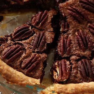 Martha Stewart Chocolate Pecan Pie, Martha Stewart Dessert Recipes, Pecan Pie Recipe Martha Stewart, Martha Stewart Thanksgiving, Chocolate Pecan Pie Recipe, Melt Chocolate In Microwave, Pecan Brownies, Pecan Tarts, Southern Desserts