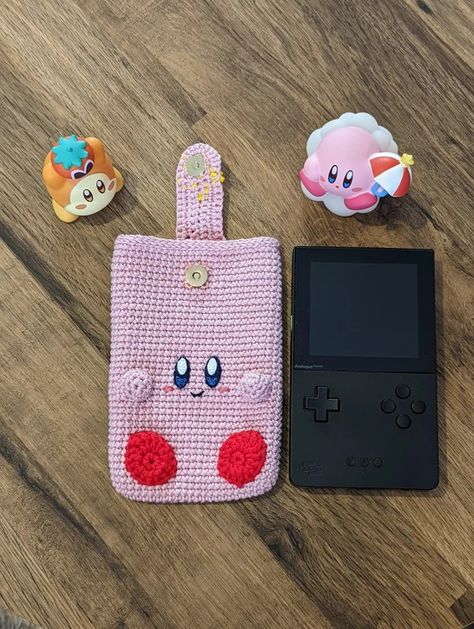 Nintendo Crochet, Bookmark Crochet, Crochet Geek, Crochet Pouch, Fun Crochet, Crochet Inspo, Fun Crochet Projects, Crochet Square, Crocheted Item