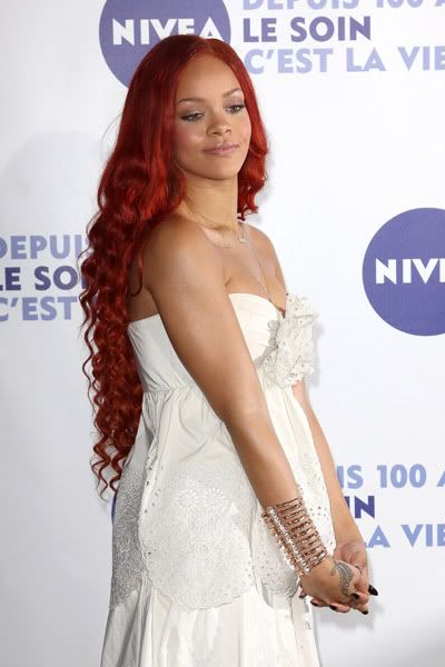 Rihanna Natural Hair, Rihanna Red Hair, Red Hair Outfits, Celebrities Hair, Meagan Good, Rihanna Outfits, Rihanna Looks, Magenta Dress, Rihanna Style