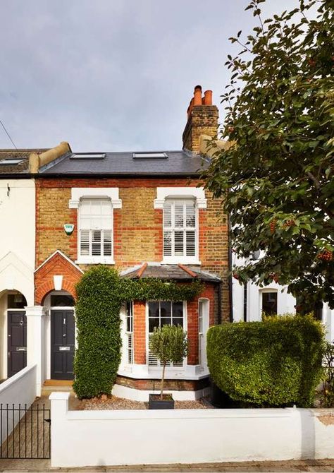 Victorian Front Garden, Terrace House Exterior, Victorian Homes Exterior, British Homes, Victorian Terrace House, Front Garden Design, Edwardian House, Real Homes, Interior Minimalista