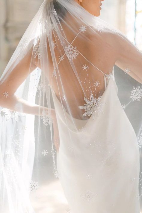 Snowflake Wedding Dress, Winter Wonderland Wedding Centerpieces, Snowflake Wedding Theme, Winter Wonderland Wedding Dress, Winter Wonderland Wedding Theme, Christmas Wedding Dresses, Frozen Wedding, Wonderland Wedding Theme, Christmas Wedding Themes