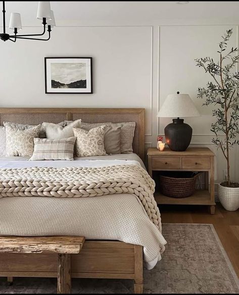 Modern Rustic Bedrooms, Guest Bedroom/office, Oak Bedroom Furniture, White Bedroom Decor, Modern Farmhouse Bedroom, Oak Bedroom, White Bedroom Furniture, Bedroom Decor Cozy, Bedroom Decor Inspiration