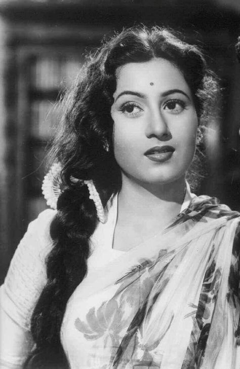 Beautiful Madhubala Madhubala Actress, Shakuntala Devi, Old Bollywood Actress, Old Film Stars, Retro Bollywood, Bollywood Cinema, Actress Wallpaper, Indian Cinema, Vintage Bollywood