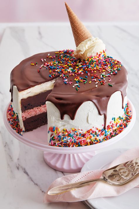 Neapolitan Ice Cream Cake, Hemgjord Glass, Birthday Room, Old Fashioned Ice Cream, Neapolitan Ice Cream, Ice Cream Cake Recipe, Brownie Ice Cream, Sprinkle Cake, Ice Cream Party