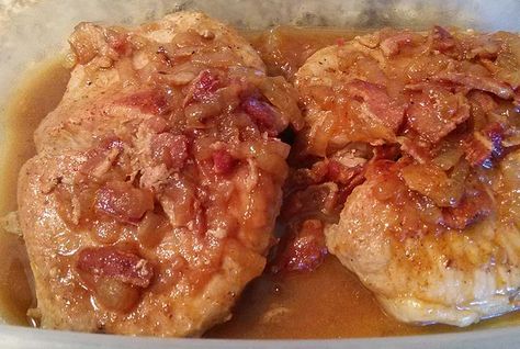 Onion Pork Chops, How To Carmalize Onions, Center Cut Pork Chops, Baked Pork Chops Oven, Pork Entrees, Drinks Summer, Carmelized Onions, Easy Pork Chop Recipes, Loin Chops