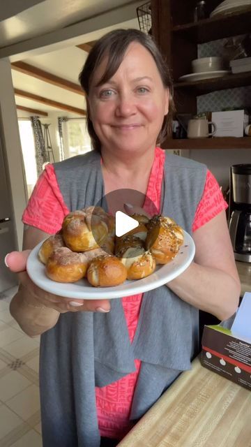 Biz Velatini - Chicago Blogger on Instagram: "These sourdough discard pretzel bites are so incredible - perfect for the big game! The recipe is from @thisjess.cooks - just google “this jess cooks sourdough discard pretzel bites” to get the full recipe. Note - I reduced the butter to 1 tablespoon from 4 tablespoons, making each pretzel bite 1 WW point for both the sweet and savory. If you think you can’t bake, I pinky swear you can make these! Have you made pretzel bites before? #pretzelbites #thisjesscooksrecipe #sourdoughdiscard #sweetandsavory #mybizzykitchen" Acts Of Sourdough Little Bites, Sourdough Pretzel Bites Discard, This Jess Cooks Sourdough Pretzel Bites, This Jess Sourdough Discard Pretzels, Sourdough Soft Pretzel Bites, Ww Points, Pinky Swear, Sourdough Bread Starter, Bread Starter