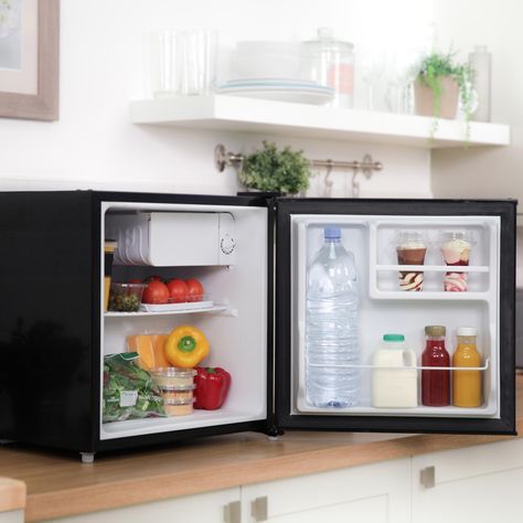 Mini Fridge In Bedroom, Table Top Fridge, Fridge Design, Cool Mini Fridge, Kitchen Top, Compact Fridge, Black Counters, Small Fridges, Russell Hobbs