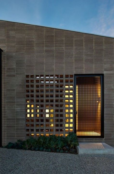 Terrazas Clare Cousins, Concrete Block Walls, Australian Architecture, Railing Design, Facade Architecture, Concrete Blocks, Brick And Stone, Brickwork, Facade House