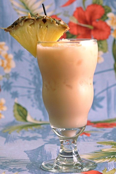 Amaretto Colada | Mix That Drink Amaretto Drinks Cocktails, Amaretto Drinks Recipes, Amaretto Drinks, Colada Drinks, Tiki Cocktails, Rum Drinks, Cocktail Drink, Boozy Drinks, Whiskey Drinks