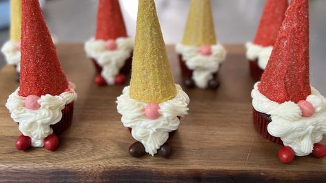 Made from a box cake mix, canned frosting and store-bought candies, these gnome cupcakes are easy to assemble + will delight people of all ages! Gnome Birthday Cake Ideas, Gnome Cupcakes Ideas, Piecaken Recipe, Gnome Cupcakes, Gnome Party, Milk Duds, Red Cupcakes, Red Velvet Cake Mix, Canned Frosting