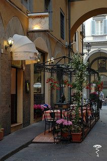 Sidewalk Cafe, Toscana Italia, Outdoor Cafe, Places In Italy, Florence Italy, Oh The Places Youll Go, Dream Destinations, Places Around The World, 인테리어 디자인