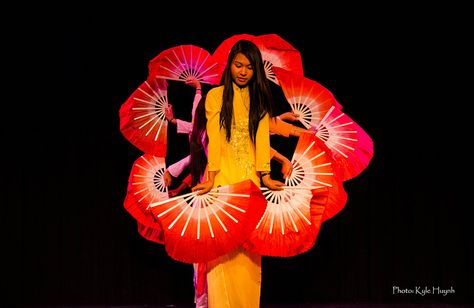 Vietnamese traditional Dance Vietnamese Fan Dance, Vietnam Art, Fan Dance, Traditional Dance, Let's Dance, Lets Dance, Asian Art, Toronto, Cool Photos