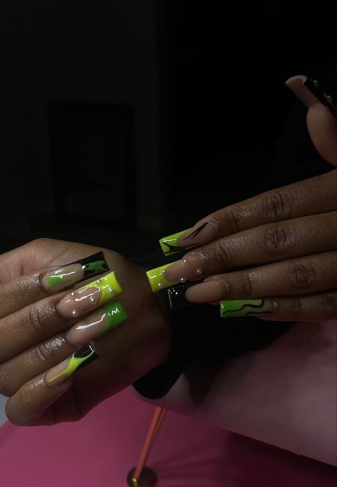 Green And Black Acrylic Nails, Black Acrylic Nails Designs, Black Acrylic Nail Designs, Acrylic Nails Designs, Black White Nails, Green Acrylic Nails, Black Acrylic Nails, Amazing Nails, Black Nail Designs