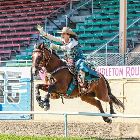 Round-Up & Happy Canyon on Instagram: “Entering from the East will be Princess @robie_davis from Baker City, Oregon!  5 short days until we kick off our 2019 Pendleton Round-Up!…” Baker City Oregon, Pendleton Round Up, Night Show, Round Up, The East, Rodeo, Riding Helmets, Oregon, On Instagram