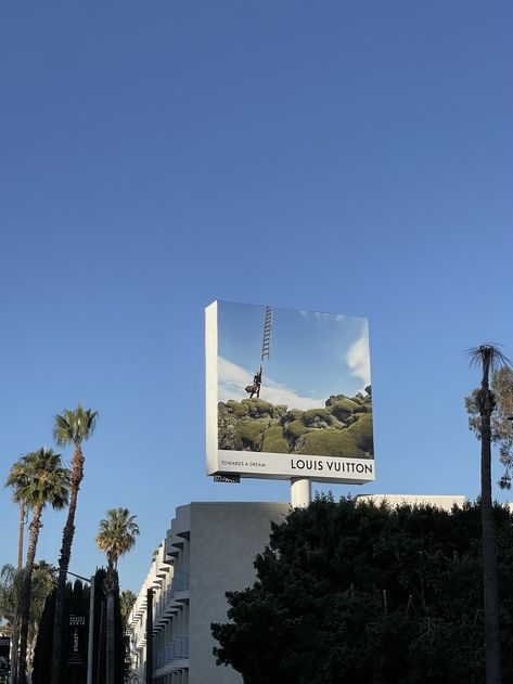 Louis Vuitton billboard Los Angeles blue sky advertisement Aesthetic Billboard, Billboard Aesthetic, Los Angeles Aesthetic, Story Insta, Los Angeles Shopping, Boutique Interior, Vintage Market, Ocean Blue, Blue Ocean