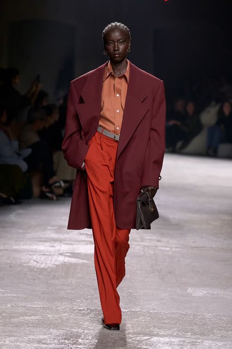 Bottega Veneta SS25 Collection Runway Photos | Hypebeast Bottega Veneta Runway, Spring 2025, Brand Magazine, Julianne Moore, Power Dressing, Fall Wardrobe, Fashion Week Spring, Milan Fashion Week, Kendall Jenner