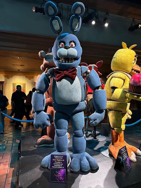 Fnaf Movie Bonnie, Fnaf Decor, Bonnie Costume, Fnaf Animatronics, Freddy Movie, Fnaf Costume, Bonnie Fnaf, Fnaf Cosplay, Dog Sounds