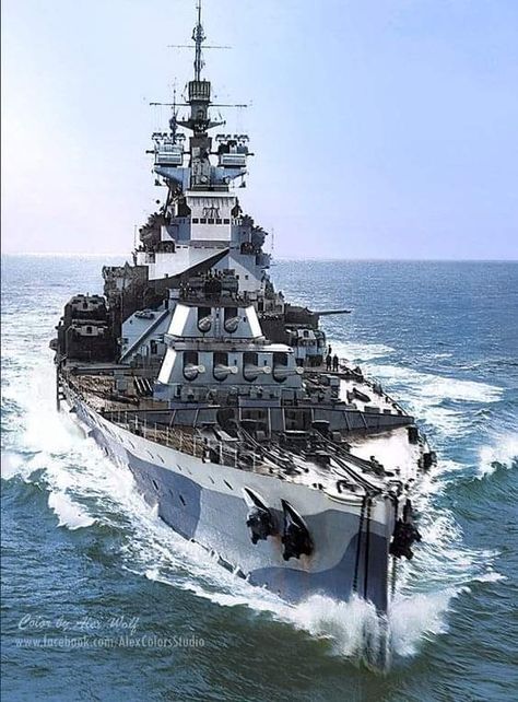 Floating Fortress, Warship Battle, Yamato Battleship, Son Of Neptune, Royal Navy Ships, Naval History, Boat Stuff, Navy Marine, Navy Ships